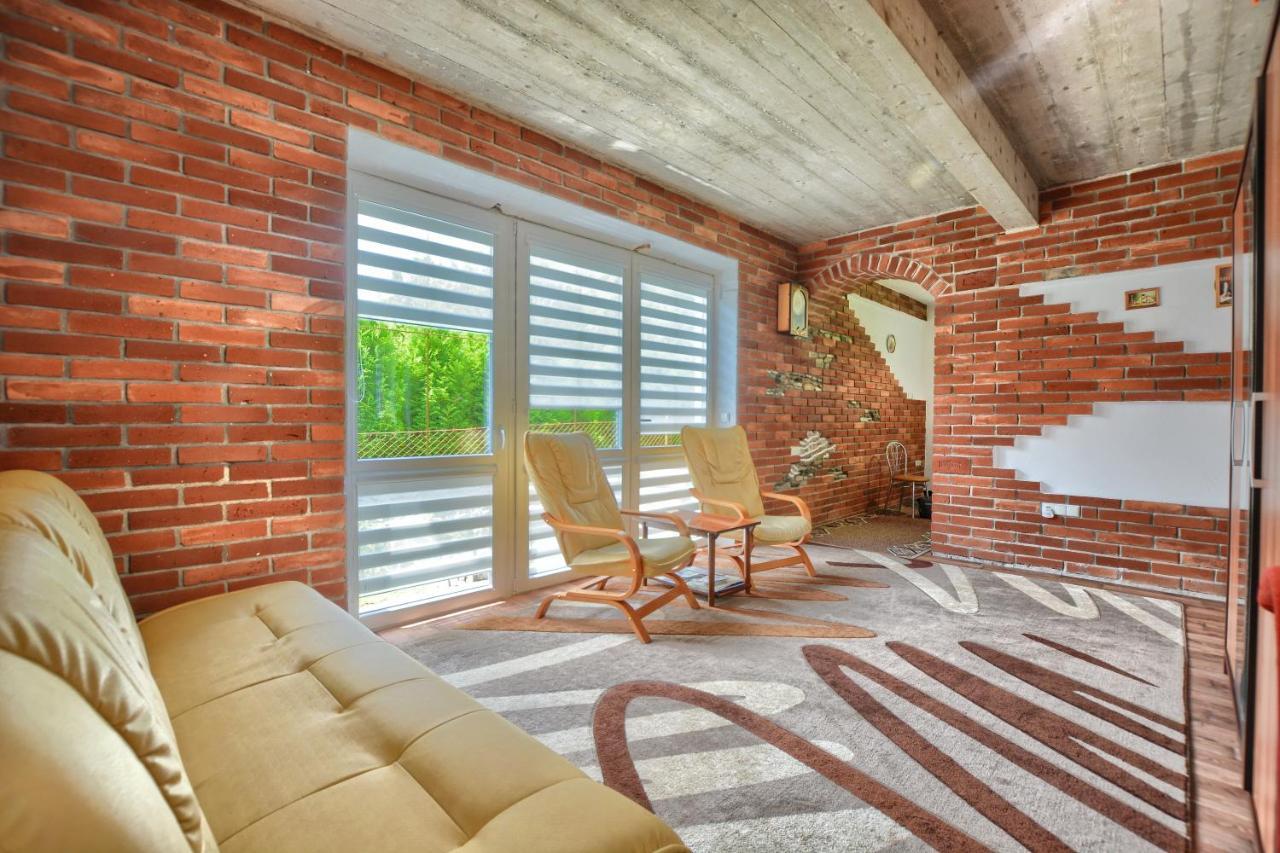 Ceglany Apartament Ustrzyki Dolne Exteriör bild