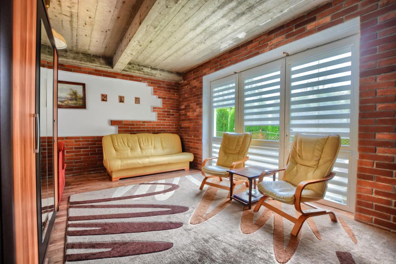 Ceglany Apartament Ustrzyki Dolne Exteriör bild