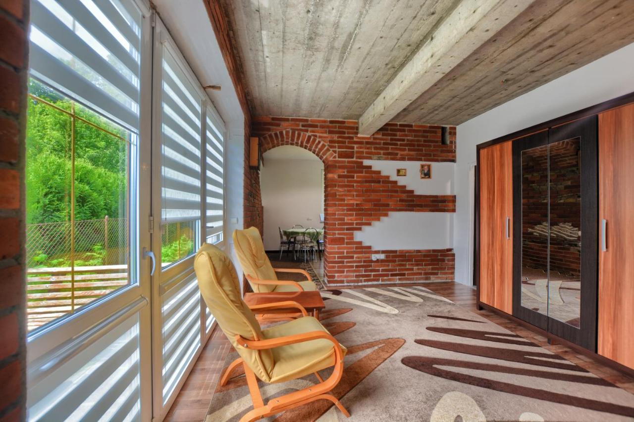 Ceglany Apartament Ustrzyki Dolne Exteriör bild