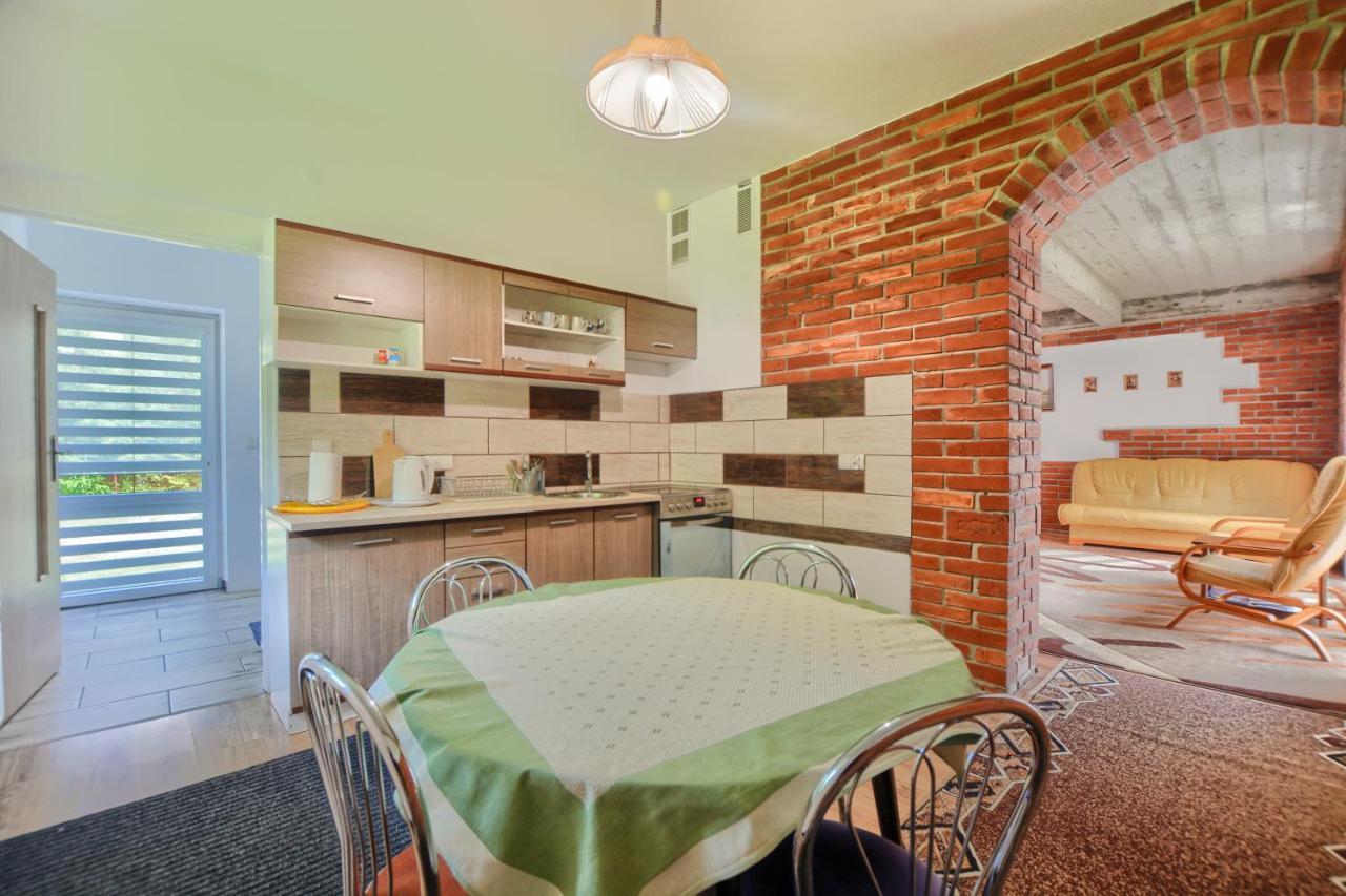 Ceglany Apartament Ustrzyki Dolne Exteriör bild