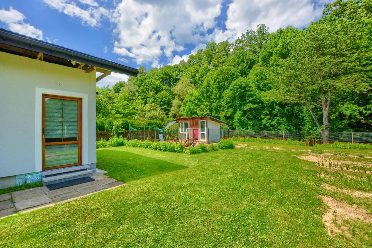 Ceglany Apartament Ustrzyki Dolne Exteriör bild